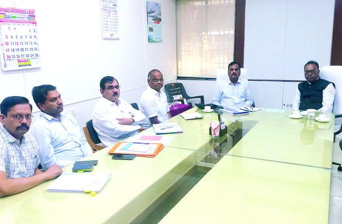 It should immediately start work of 1015 crore | ती १०१५ कोटींची कामे त्वरित सुरु करावी