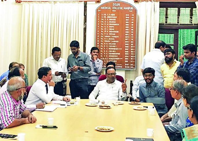 25 crore proposal for MRI, ICU: Medical review by Guardian Minister | एमआरआय, आयसीयूकरिता २५ कोटींचा प्रस्ताव : पालकमंत्री यांनी घेतला मेडिकलचा आढावा 25 crore proposal for MRI, ICU: Medical review by Guardian Minister | एमआरआय, आयसीयूकरिता २५ कोटींचा प्रस्ताव : पालकमंत्री यांनी घेतला मेडिकलचा आढावा