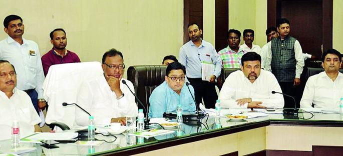 Then, close the government accounts from banks | -तर बँकांमधून शासकीय खाते बंद करू  Then, close the government accounts from banks | -तर बँकांमधून शासकीय खाते बंद करू