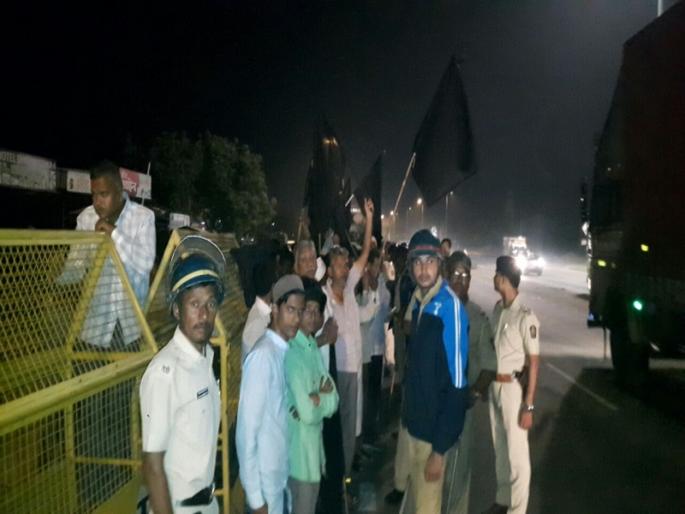 Prohibition of restrictions of landlords in Malegaon; The black flag shown by Energy Minister Bawnkulena | मालेगावात भारनियमनाचा स्थानिकांकडून निषेध; ऊर्जामंत्री बावनकुळेंना दाखविले काळे झेंडे Prohibition of restrictions of landlords in Malegaon; The black flag shown by Energy Minister Bawnkulena | मालेगावात भारनियमनाचा स्थानिकांकडून निषेध; ऊर्जामंत्री बावनकुळेंना दाखविले काळे झेंडे