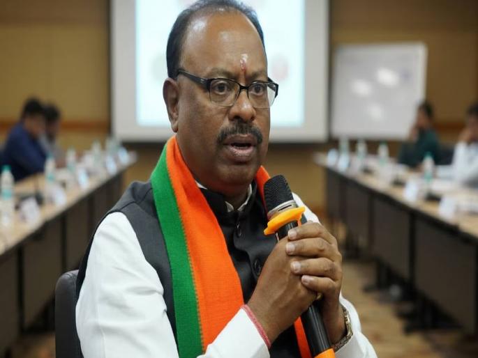 Birth and death certificates issued only on Aadhaar card will be cancelled; Revenue Minister orders | केवळ आधारकार्डवर दिलेले जन्म-मृत्यूचे दाखले होणार रद्द; महसूल मंत्र्यांनी दिले आदेश Birth and death certificates issued only on Aadhaar card will be cancelled; Revenue Minister orders | केवळ आधारकार्डवर दिलेले जन्म-मृत्यूचे दाखले होणार रद्द; महसूल मंत्र्यांनी दिले आदेश