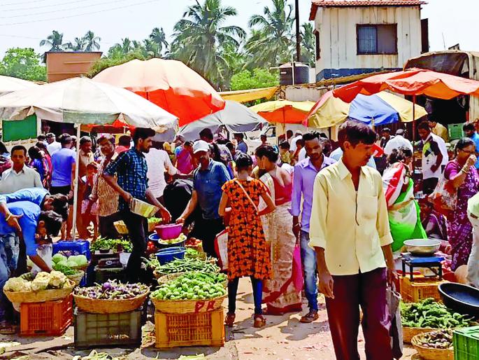 Apna Bazar orders strike | मुख्याधिकाऱ्यांनी आदेश धुडकावला : अपना बाजार बंदच्या आदेशाला हरताळ Apna Bazar orders strike | मुख्याधिकाऱ्यांनी आदेश धुडकावला : अपना बाजार बंदच्या आदेशाला हरताळ