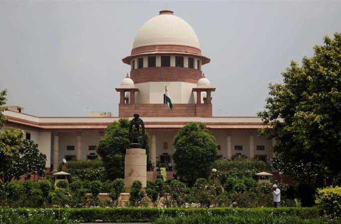 Notice to the Center, 3 States on Preventing Mob Lunching | मॉब लिंचिंग रोखण्याबाबत केंद्र, १० राज्यांना नोटिसा Notice to the Center, 3 States on Preventing Mob Lunching | मॉब लिंचिंग रोखण्याबाबत केंद्र, १० राज्यांना नोटिसा