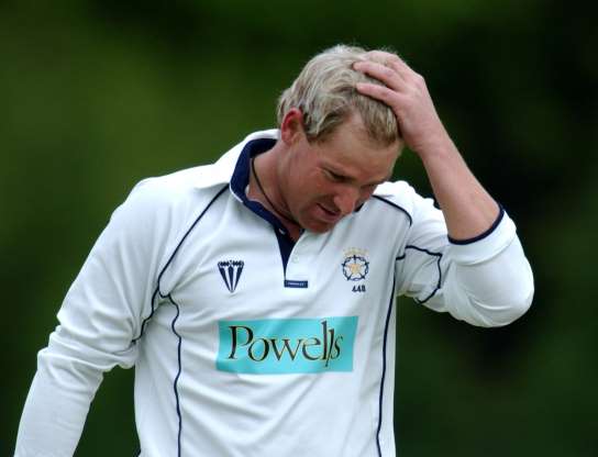 Shane Warne gets banned in London for a year | शेन वॉर्नवर लंडनमध्ये एका वर्षाची बंदी, केले ‘हे’ कृत्य