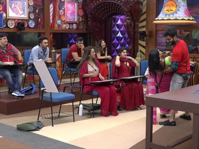 Bigg Boss Marathi 3 Episodes, 14 Oct: Discussion of first love in the house of Bigg Boss, this member is giving love lessons | Bigg Boss Marathi 3 Episodes, 14 Oct: बिग बॉसच्या घरात पहिल्या प्रेमाची चर्चा, हा सदस्य देतोय प्रेमाचे धडे Bigg Boss Marathi 3 Episodes, 14 Oct: Discussion of first love in the house of Bigg Boss, this member is giving love lessons | Bigg Boss Marathi 3 Episodes, 14 Oct: बिग बॉसच्या घरात पहिल्या प्रेमाची चर्चा, हा सदस्य देतोय प्रेमाचे धडे