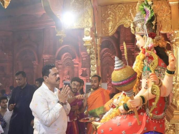 If the voice is suppressed in the court of the goddess, the goddess will not be able to ignore him, said that Rajan Vichare | देवीच्या दरबारात आवाज दाबला, तर देवी त्याचा वेध केल्याशिवाय राहणार नाही- राजन विचारे If the voice is suppressed in the court of the goddess, the goddess will not be able to ignore him, said that Rajan Vichare | देवीच्या दरबारात आवाज दाबला, तर देवी त्याचा वेध केल्याशिवाय राहणार नाही- राजन विचारे