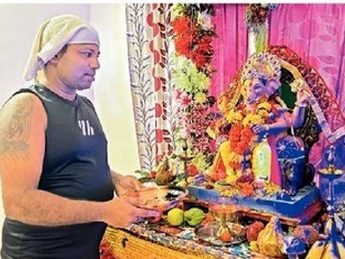 Beloved Bappa sits in the tower of Worli BDD residents | वरळी बीडीडीवासीयांच्या टॉवरमध्ये लाडके बाप्पा विराजमान Beloved Bappa sits in the tower of Worli BDD residents | वरळी बीडीडीवासीयांच्या टॉवरमध्ये लाडके बाप्पा विराजमान