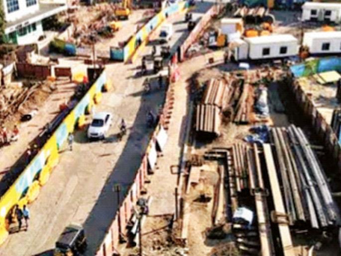 An attempt to steal Metro's iron barricades; Caught red-handed, case registered | मेट्रोचे लोखंडी बॅरिकेड्स चोरण्याचा प्रयत्न; रंगेहात पकडले, गुन्हा दाखल An attempt to steal Metro's iron barricades; Caught red-handed, case registered | मेट्रोचे लोखंडी बॅरिकेड्स चोरण्याचा प्रयत्न; रंगेहात पकडले, गुन्हा दाखल