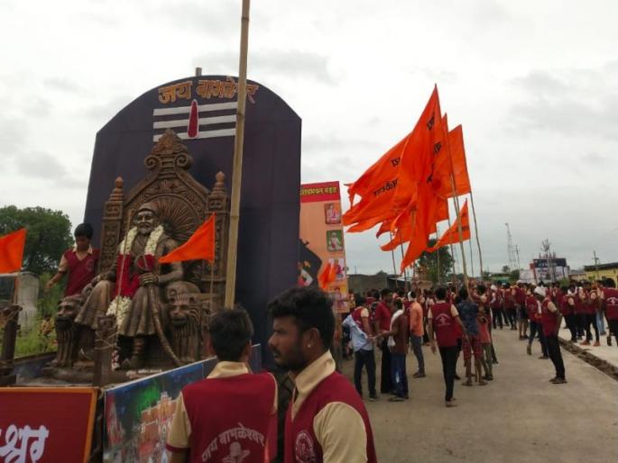Taking the holy water of Purna, Kavad, Palkhya entered Akola | पूर्णेचे पवित्र जल घेऊन कावड, पालख्या अकोल्यात दाखल Taking the holy water of Purna, Kavad, Palkhya entered Akola | पूर्णेचे पवित्र जल घेऊन कावड, पालख्या अकोल्यात दाखल