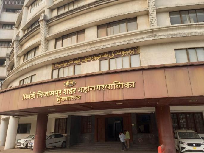 Bhiwandi municipality cleanliness drive stress on cleaning staff movement warning from action committee | भिवंडी मनपाच्या स्वच्छता अभियानाचा सफाई कर्मचाऱ्यांवर ताण; कृती समितीकडून आंदोलनाचा इशारा Bhiwandi municipality cleanliness drive stress on cleaning staff movement warning from action committee | भिवंडी मनपाच्या स्वच्छता अभियानाचा सफाई कर्मचाऱ्यांवर ताण; कृती समितीकडून आंदोलनाचा इशारा