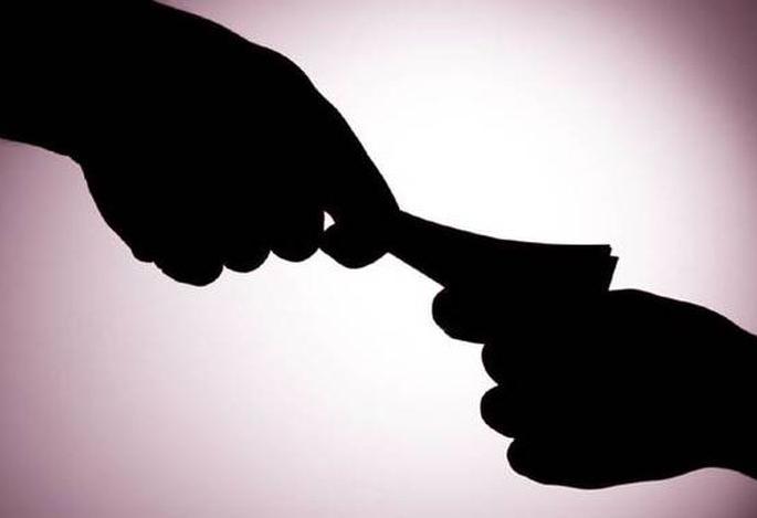 Gramsevika arested for bribe demand | २५०० रुपयांची लाच मागितल्याप्रकरणी ग्रामसेविका गजाआड
