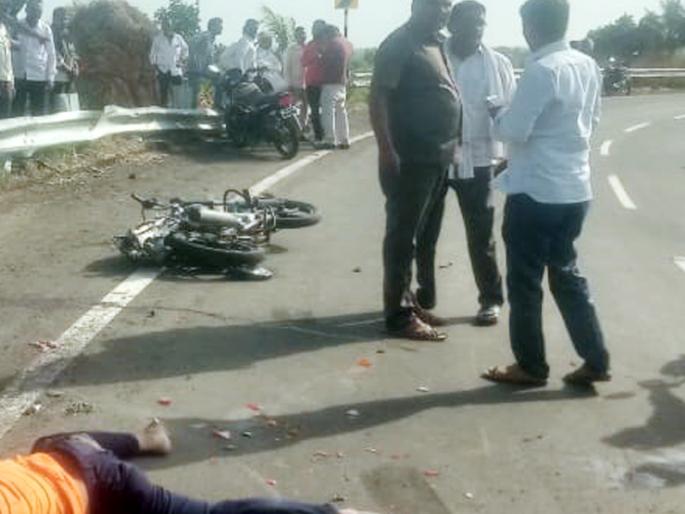 Breaking; A tipper hits a two-wheeler on Chikmahud Dighanchi Road; Both died on the spot | Breaking; चिकमहुद दिघंची रोडवर टिपरची दुचाकीला धडक; दोघांचा जागीच मृत्यू Breaking; A tipper hits a two-wheeler on Chikmahud Dighanchi Road; Both died on the spot | Breaking; चिकमहुद दिघंची रोडवर टिपरची दुचाकीला धडक; दोघांचा जागीच मृत्यू
