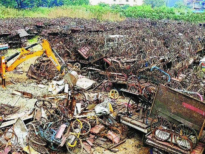 JCB on unauthorized 5 thousand 499 vehicles operated by Municipal Corporation | महापालिकेने चालविला अनधिकृत ४ हजार २९१ हातगाड्यांवर जेसीबी JCB on unauthorized 5 thousand 499 vehicles operated by Municipal Corporation | महापालिकेने चालविला अनधिकृत ४ हजार २९१ हातगाड्यांवर जेसीबी