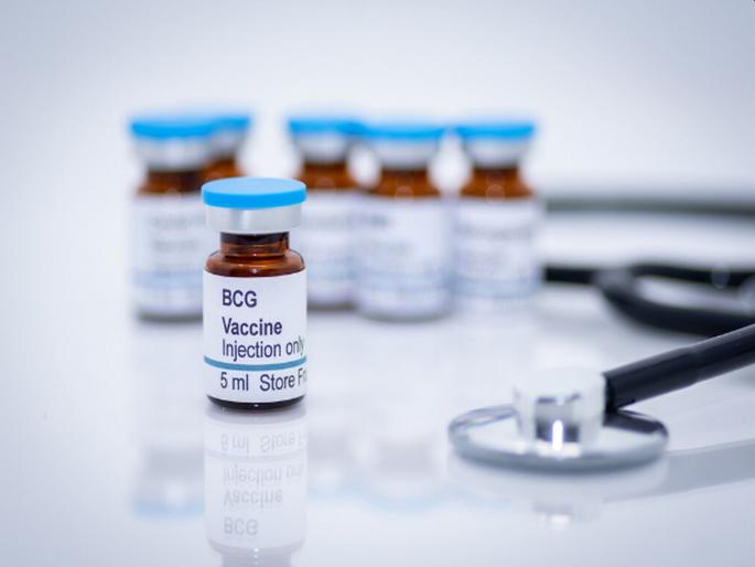 CoronaVirus BCG dose goven to 48 senior citizens at KEM Hospital | CoronaVirus News: केईएम रुग्णालयात ४८ ज्येष्ठ नागरिकांना ‘बीसीजी’चा डोस CoronaVirus BCG dose goven to 48 senior citizens at KEM Hospital | CoronaVirus News: केईएम रुग्णालयात ४८ ज्येष्ठ नागरिकांना ‘बीसीजी’चा डोस