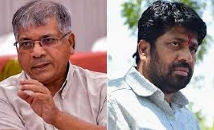 Contest between Bachchu Kadu And Prakash Ambedkar | सामना, बच्चू कडू अन् बाळासाहेबांचा ! Contest between Bachchu Kadu And Prakash Ambedkar | सामना, बच्चू कडू अन् बाळासाहेबांचा !