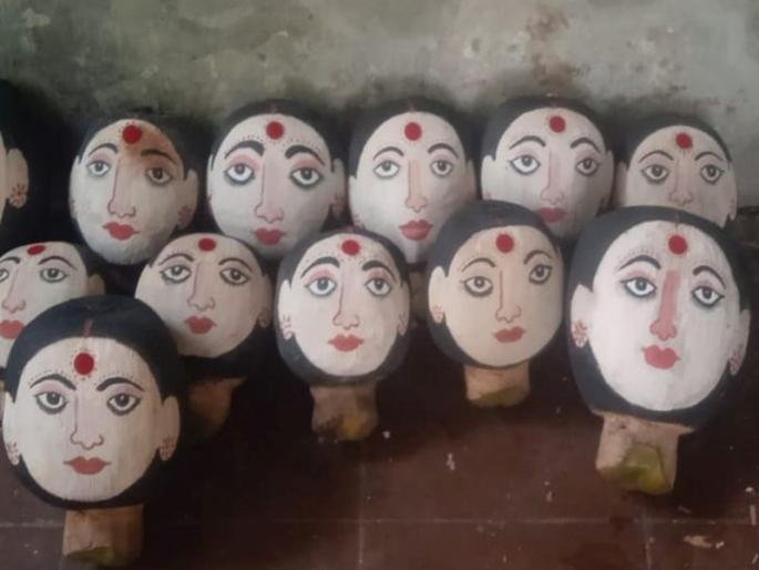 The Goddess of Crafts mask on Shahala is in high demand in many places in Uran area. | शहाळ्यावरील देवीच्या मुखवट्याचे नागाव! The Goddess of Crafts mask on Shahala is in high demand in many places in Uran area. | शहाळ्यावरील देवीच्या मुखवट्याचे नागाव!