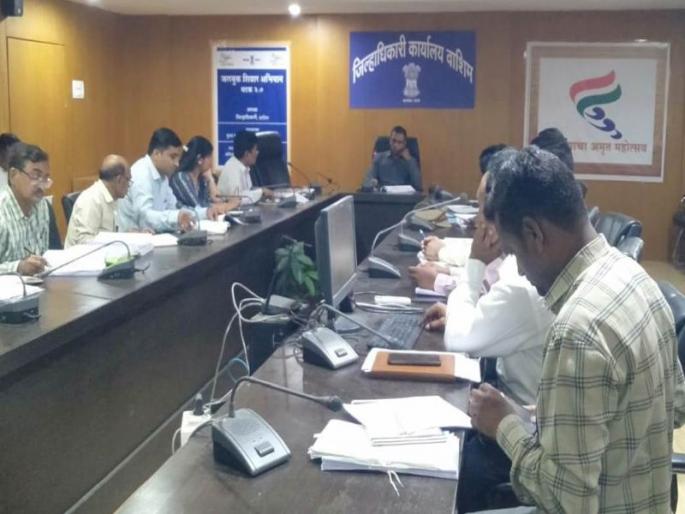 70 thousand metric tons of fertilizer stock approved for Kharif season; Agricultural Investment Coordinating Committee Meeting | खरीप हंगामाकरीता ७० हजार मेट्रीक टन खतसाठा मंजूर; कृषि निविष्ठा सनियंत्रण समिती सभा 70 thousand metric tons of fertilizer stock approved for Kharif season; Agricultural Investment Coordinating Committee Meeting | खरीप हंगामाकरीता ७० हजार मेट्रीक टन खतसाठा मंजूर; कृषि निविष्ठा सनियंत्रण समिती सभा