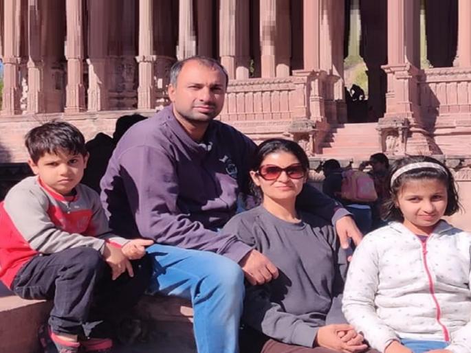 Husband Quit Bank Job to Help Wife Top Judiciary Exam Manjula Bhalotia Sumit Ahlawat : In order to fulfill his wife's dream of becoming a judge, the husband left his job and took care of the house and children.. A special story of love | बायकोचे जज होण्याचे स्वप्न पूर्ण व्हावे म्हणून नवऱ्याने नोकरी सोडून सांभाळलं घर आणि मुलं.. प्रेमाची खास गोष्ट