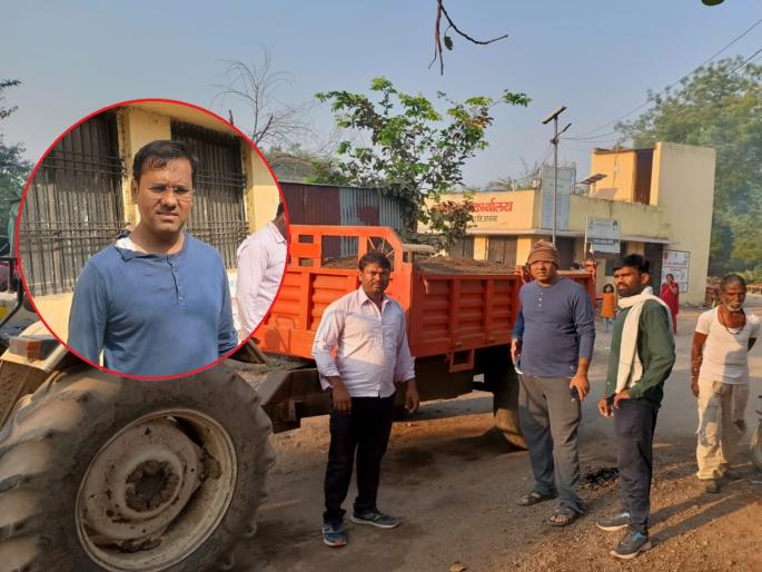 Sand mafia's daring increase; Naib Tehsildar beaten up in Badanapur, tractor stolen | वाळू माफियांची मुजोरी, बदनापूरमध्ये नायब तहसीलदारांना मारहाण करून ट्रॅक्टर पळवला Sand mafia's daring increase; Naib Tehsildar beaten up in Badanapur, tractor stolen | वाळू माफियांची मुजोरी, बदनापूरमध्ये नायब तहसीलदारांना मारहाण करून ट्रॅक्टर पळवला