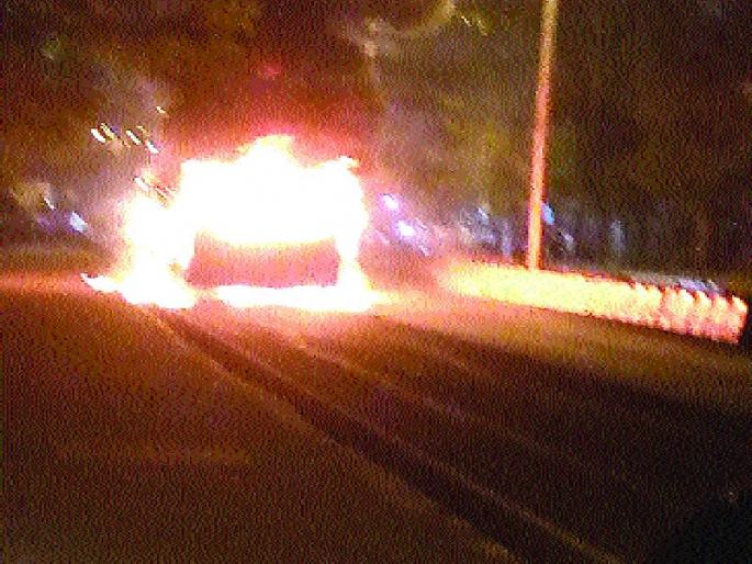 NMMT bus catches fire, accident prevented, 60 passengers read | एनएमएमटी बसला आग, दुर्घटना टळली, ६० प्रवाशांचे वाचले प्राण NMMT bus catches fire, accident prevented, 60 passengers read | एनएमएमटी बसला आग, दुर्घटना टळली, ६० प्रवाशांचे वाचले प्राण