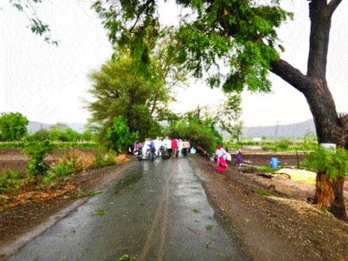 Badlapur gets 8 hours power, customers are angry | बदलापूरमध्ये ८ तास वीज गायब, ग्राहकांमध्ये संताप Badlapur gets 8 hours power, customers are angry | बदलापूरमध्ये ८ तास वीज गायब, ग्राहकांमध्ये संताप