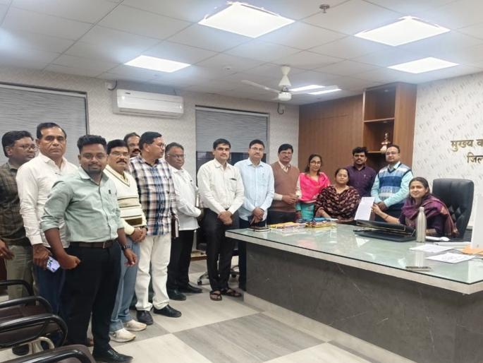 Parabhani: BDO on collective leave; work halted, various schemes including MNREGA in trouble | Parabhani: बीडीओ सामूहिक रजेवर; कामकाज ठप्प, मनरेगासह विविध योजना अडचणीत