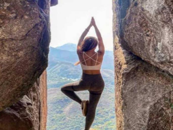 Social media influencer plummets to death while snapping waterfall selfie | धबधब्याजवळ सेल्फी टिपत होती इन्स्टाग्राम स्टार, पाय घसरला अन् घडली धक्कादायक घटना!