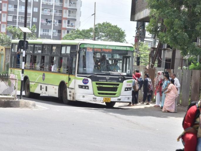Lockdown of taxi and rickshaw drivers in Nashik city area; Plight of passengers | नाशिक शहर परिसरात टॅक्सी अन् रिक्षा चालकांचा बंद; प्रवाशांचे हाल, नागरिकांची बसला पसंती Lockdown of taxi and rickshaw drivers in Nashik city area; Plight of passengers | नाशिक शहर परिसरात टॅक्सी अन् रिक्षा चालकांचा बंद; प्रवाशांचे हाल, नागरिकांची बसला पसंती