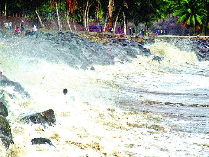Uran's Peerwadi beach is the favorite for the year | वर्षासहलीसाठी उरणच्या पीरवाडी बीचला पसंती Uran's Peerwadi beach is the favorite for the year | वर्षासहलीसाठी उरणच्या पीरवाडी बीचला पसंती