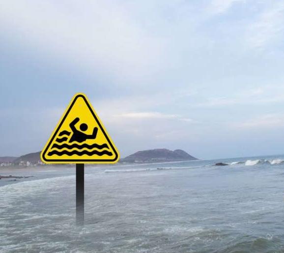 Storm to hit Konkan coast, red alert to Ratnagiri district | कोकण किनारपट्टीवर धडकणार वादळ, रत्नागिरी जिल्ह्याला रेड अलर्ट