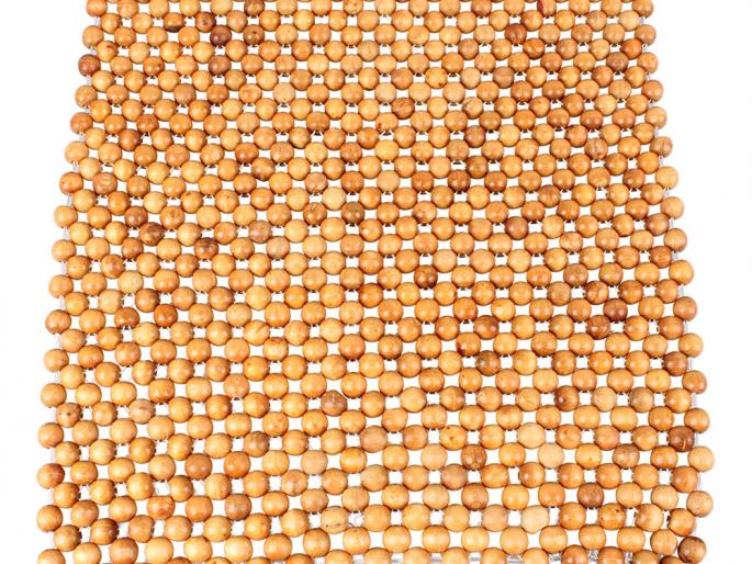 Matt's seat mate with a useful advantage of Acupressure | अॅक्युप्रेशरचा उपयुक्त फायदा देणारे मण्यांचे सीट मॅट