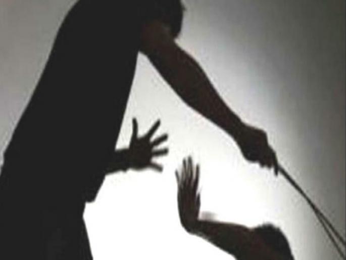 Youth was beaten on the head with a stone for asking to close the park ahead of time | उद्यानास वेळे आधी टाळे मारल्याची विचारणा केली म्हणून डोक्यात दगड घालत मारहाण Youth was beaten on the head with a stone for asking to close the park ahead of time | उद्यानास वेळे आधी टाळे मारल्याची विचारणा केली म्हणून डोक्यात दगड घालत मारहाण