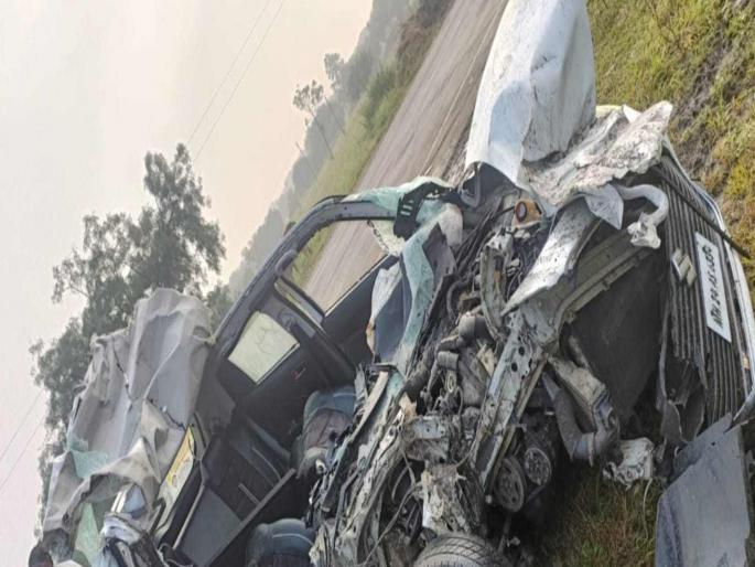 accident on Ambajogai Latur Road 4 people from Latur district were killed on the spot | अंबाजोगाई - लातूर रोडवर भीषण अपघात; लातूर जिल्ह्यातील ४ जण जागीच ठार