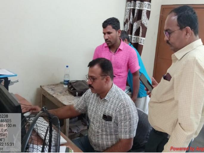 doctors, staff in Beed used Rubber Stamp for Biometric Attendance? | बीडमध्ये डॉक्टर, कर्मचाऱ्यांचा प्रताप; रबरी शिक्का लावून बायोमेट्रिक हजेरी? doctors, staff in Beed used Rubber Stamp for Biometric Attendance? | बीडमध्ये डॉक्टर, कर्मचाऱ्यांचा प्रताप; रबरी शिक्का लावून बायोमेट्रिक हजेरी?