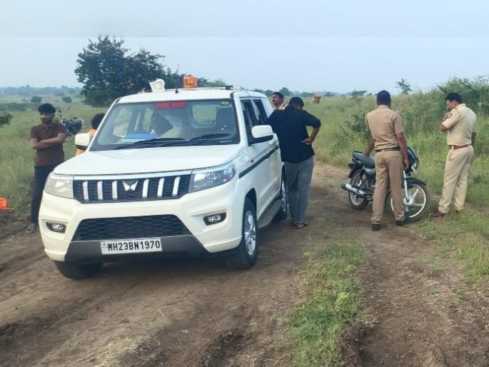 Beed Crime: Shock as youth body found with bullet wound in chest; pistol also lying beside | Beed Crime: तरुणाचा छातीत गोळी लागलेला मृतदेह आढळल्याने खळबळ; बाजूला पिस्तूल पडून Beed Crime: Shock as youth body found with bullet wound in chest; pistol also lying beside | Beed Crime: तरुणाचा छातीत गोळी लागलेला मृतदेह आढळल्याने खळबळ; बाजूला पिस्तूल पडून