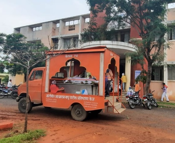 Re-pilgrimage to tehsil office; Lingayat Samaj Cemetery Road issue on board | पुन्हा प्रेतयात्रा तहसील कार्यालयात; लिंगायत समाज स्मशानभूमी रस्त्याच्या मुद्दा ऐरणीवर Re-pilgrimage to tehsil office; Lingayat Samaj Cemetery Road issue on board | पुन्हा प्रेतयात्रा तहसील कार्यालयात; लिंगायत समाज स्मशानभूमी रस्त्याच्या मुद्दा ऐरणीवर