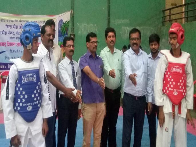 Beed's 21 players won gold medal in Divisional School Taekwondo | विभागीय शालेय तायक्वांदो स्पर्धेत बीडच्या २१ खेळाडूंना सुवर्णपदके Beed's 21 players won gold medal in Divisional School Taekwondo | विभागीय शालेय तायक्वांदो स्पर्धेत बीडच्या २१ खेळाडूंना सुवर्णपदके