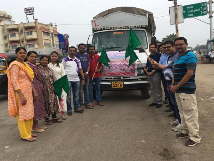 Beed's 'IMA' provides over 4.5 million medicines to flood sufferers | बीडच्या ‘आयएमए’कडून पुरग्रस्तांना साडेचार लाखांचे औषधे