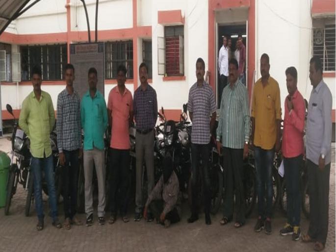 most wanted two wheeler theft arrested by Beed Police | अट्टल दुचाकीचोराच्या बीड एलसीबीने आवळल्या मुसक्या; सात जिल्ह्यांत घातला होता धुमाकूळ most wanted two wheeler theft arrested by Beed Police | अट्टल दुचाकीचोराच्या बीड एलसीबीने आवळल्या मुसक्या; सात जिल्ह्यांत घातला होता धुमाकूळ