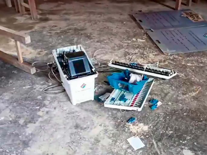 Polling booths broken into in Beed district; Serious crimes have been registered against 40 people | बीड जिल्ह्यात मतदान केंद्र फोडले; ४० जणांवर गंभीर स्वरुपाचे गुन्हे दाखल Polling booths broken into in Beed district; Serious crimes have been registered against 40 people | बीड जिल्ह्यात मतदान केंद्र फोडले; ४० जणांवर गंभीर स्वरुपाचे गुन्हे दाखल