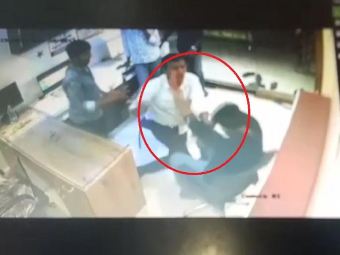 Vinayak Mete's activist attack on doctor in Beed | बीडमध्ये आ.विनायक मेटे समर्थकाची दादागिरी; निमंत्रण पत्रिकेत नाव न टाकल्याने डॉक्टरला केली बेदम मारहाण