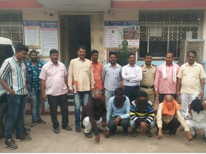 "Give 20 thousand rupees, earn money by throwing rain of money"; Beed ADS gang-rape gang | ''२० हजार रुपये द्या, पैशाचा पाऊस पाडून लाख रुपये कमवा''; बीड एडीएसने फसवणूक करणारी टोळी केली गजाआड "Give 20 thousand rupees, earn money by throwing rain of money"; Beed ADS gang-rape gang | ''२० हजार रुपये द्या, पैशाचा पाऊस पाडून लाख रुपये कमवा''; बीड एडीएसने फसवणूक करणारी टोळी केली गजाआड