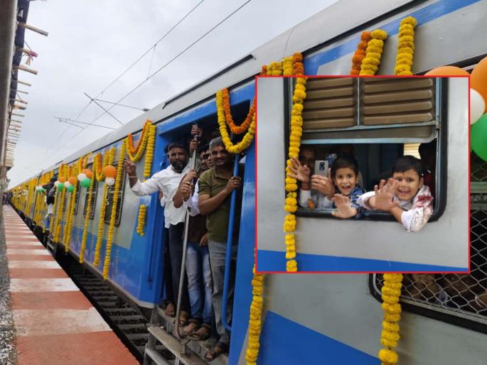 Enthusiasm among Beedkars due to dream fulfillment; Struggle from political leaders to common people behind 50 years of dream fulfillment | रेल्वे धावल्याने बीडकरांत उत्साह; ५० वर्षांच्या स्वप्नपूर्तीमागे राजकीय नेत्यांपासून सर्वसामान्यांचा संघर्ष Enthusiasm among Beedkars due to dream fulfillment; Struggle from political leaders to common people behind 50 years of dream fulfillment | रेल्वे धावल्याने बीडकरांत उत्साह; ५० वर्षांच्या स्वप्नपूर्तीमागे राजकीय नेत्यांपासून सर्वसामान्यांचा संघर्ष