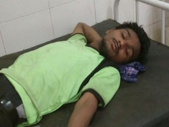 Young poison in the premises of Beed's Superintendent of Police; The allegation of not complaining against the father | बीड : वडिलांविरोधात तक्रार घेत नसल्याने तरूणाने घेतले विष, पोलीस अधीक्षक कार्यालय परिसरातील घटना Young poison in the premises of Beed's Superintendent of Police; The allegation of not complaining against the father | बीड : वडिलांविरोधात तक्रार घेत नसल्याने तरूणाने घेतले विष, पोलीस अधीक्षक कार्यालय परिसरातील घटना