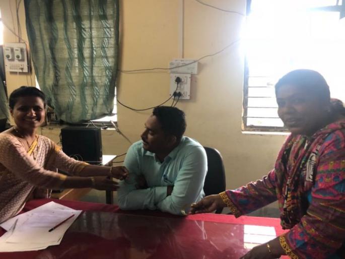 Many of the workers who have not participated in the strike; employees give Bengals | संपात सहभागी न झालेल्या कर्मचाऱ्यांना घातल्या बांगड्या, अनेकांनी काढला पळ