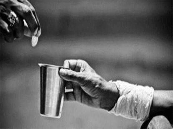 Police files FIR after giving money to beggar; first incident in the country | भिकाऱ्याला भीक देणे भोवले, पोलिसांनी दाखल केला एफआयआर; देशातील पहिलीच घटना Police files FIR after giving money to beggar; first incident in the country | भिकाऱ्याला भीक देणे भोवले, पोलिसांनी दाखल केला एफआयआर; देशातील पहिलीच घटना