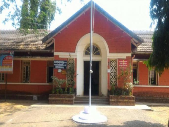 Elderly man who came to Vengurla court for civil suit date collapses to death | दिवाणी दाव्याच्या तारखेसाठी वेंगुर्ला न्यायालयात आलेल्या वृद्धाचा पडून मृत्यू Elderly man who came to Vengurla court for civil suit date collapses to death | दिवाणी दाव्याच्या तारखेसाठी वेंगुर्ला न्यायालयात आलेल्या वृद्धाचा पडून मृत्यू