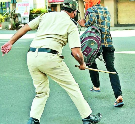 Dealing with Citizens politely: Directives of the Police Commissioner-Joint Commissioner | नागरिकांशी सौजन्याने वागा : पोलीस आयुक्त-सहआयुक्तांचे निर्देश Dealing with Citizens politely: Directives of the Police Commissioner-Joint Commissioner | नागरिकांशी सौजन्याने वागा : पोलीस आयुक्त-सहआयुक्तांचे निर्देश