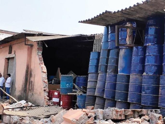 Action on illegal construction; Court order | बेकायदा बांधकामांवर कारवाई; न्यायालयाचा आदेश