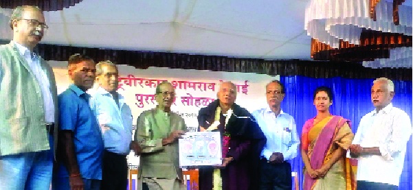 Progressive thinking can revive the awakening: Baba Adhav | पुरोगामी विचारांचा जागर पुन्हा उभारी घेऊ शकतो : बाबा आढाव Progressive thinking can revive the awakening: Baba Adhav | पुरोगामी विचारांचा जागर पुन्हा उभारी घेऊ शकतो : बाबा आढाव